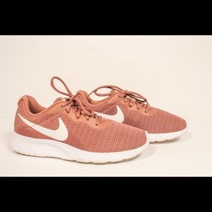 Nike Tanjun Women's Athletic Shoes